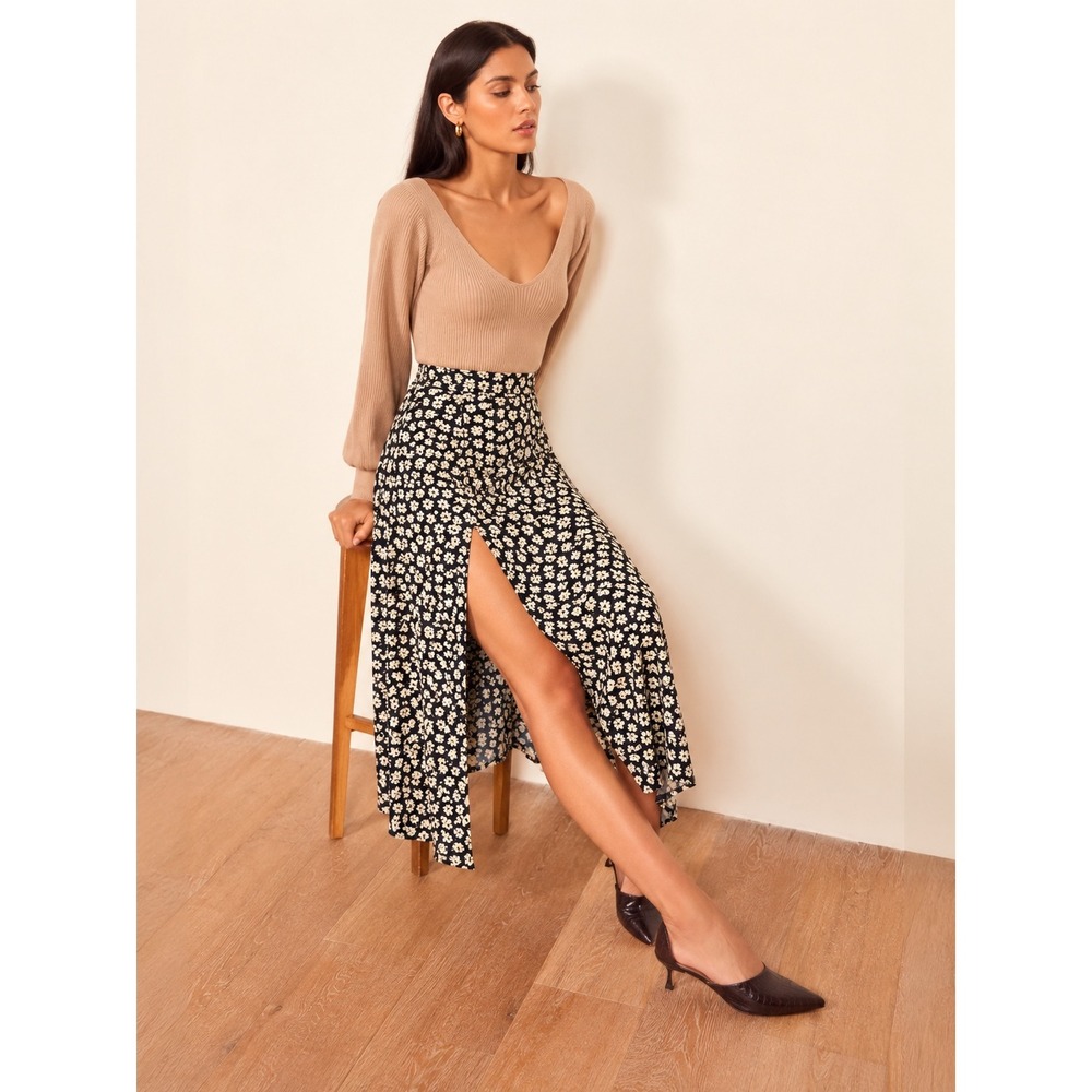 Reformation Daisy Maxi Skirt Size 6 High Slit Navy Cream USA feminine whimsigoth